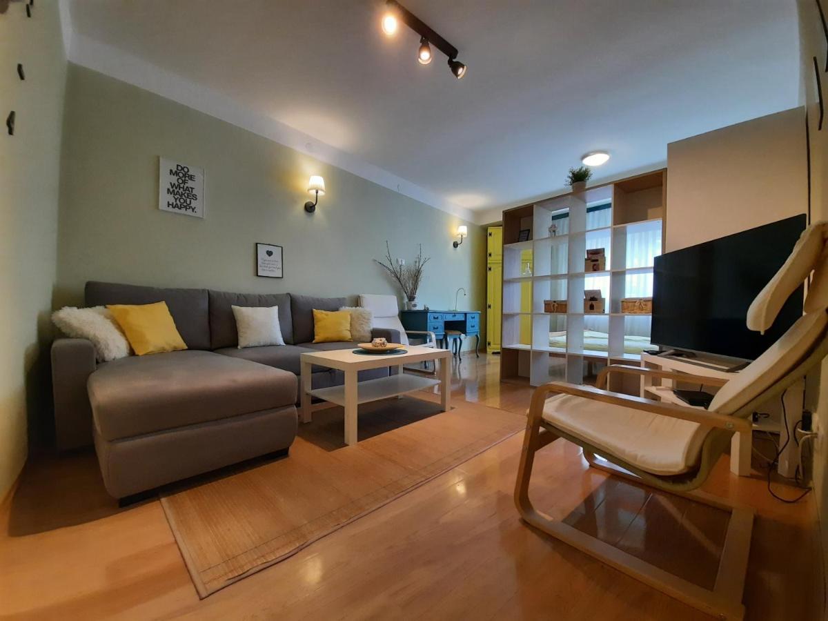 B44 Apartment