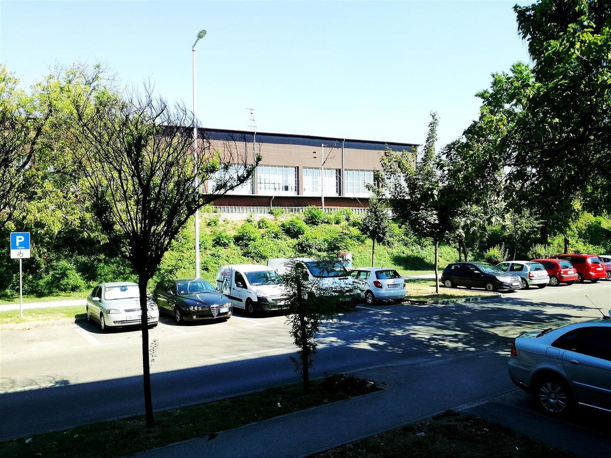 Apartment B44 *